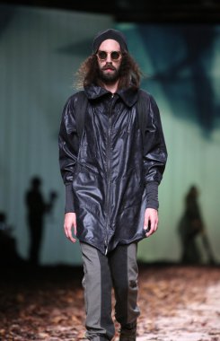 cro jet lag porter gösteri kıyafetleri moda model tasarım