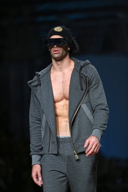 фотомодель носіння одягу розроблений ельфи на cro Портер шоу