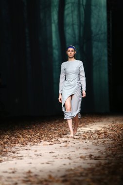 giyim eşyası manken jelena Aleksiç cro üzerinde porter gösterisi tasarım