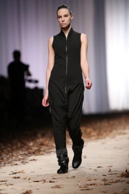 porter gösteri maja podrug cro üzerinde kıyafetleri moda model tasarım