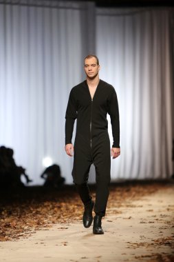 porter gösteri maja podrug cro üzerinde kıyafetleri moda model tasarım