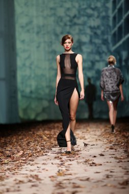 porter gösteri cro üzerinde manuel maligec kıyafetleri moda model tasarım