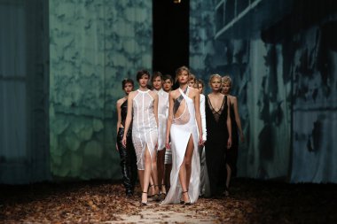 porter gösteri cro üzerinde manuel maligec kıyafetleri moda model tasarım