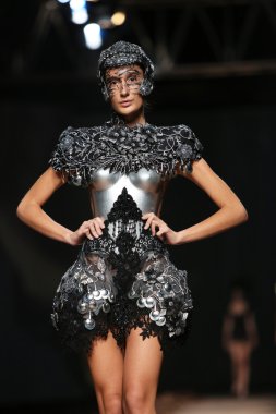 porter gösteri matija vuica cro üzerinde kıyafetleri moda model tasarım
