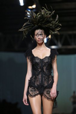 porter gösteri matija vuica cro üzerinde kıyafetleri moda model tasarım