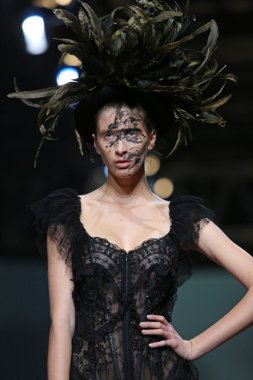 porter gösteri matija vuica cro üzerinde kıyafetleri moda model tasarım