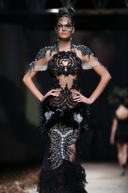 porter gösteri matija vuica cro üzerinde kıyafetleri moda model tasarım