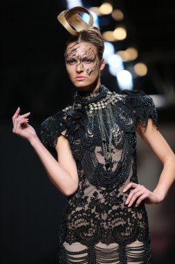 porter gösteri matija vuica cro üzerinde kıyafetleri moda model tasarım