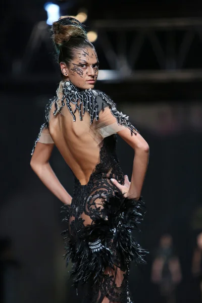 Porter gösteri matija vuica cro üzerinde kıyafetleri moda model tasarım — Stok fotoğraf