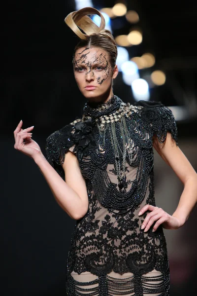 porter gösteri matija vuica cro üzerinde kıyafetleri moda model tasarım