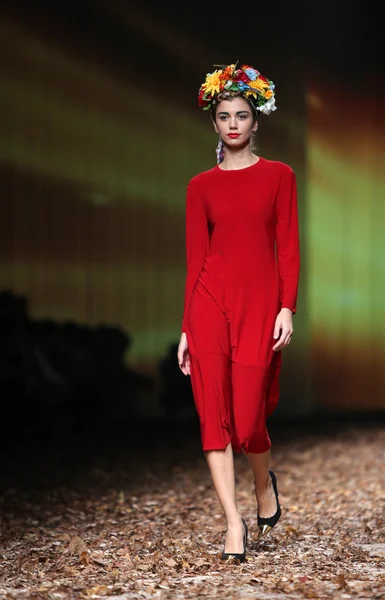 Porter gösteri cro üzerinde anamarija asanovic giyim eşyası moda model tasarım — Stok fotoğraf