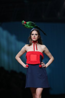 porter gösteri borna ve fils cro üzerinde kıyafetleri moda model tasarım
