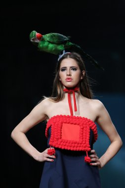 porter gösteri borna ve fils cro üzerinde kıyafetleri moda model tasarım