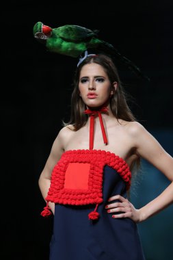 porter gösteri borna ve fils cro üzerinde kıyafetleri moda model tasarım