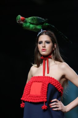porter gösteri borna ve fils cro üzerinde kıyafetleri moda model tasarım