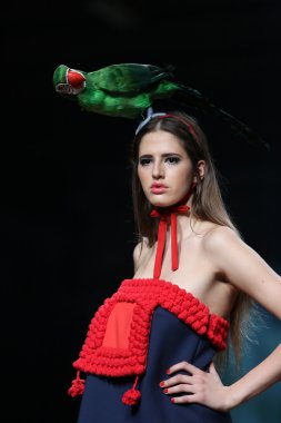 porter gösteri borna ve fils cro üzerinde kıyafetleri moda model tasarım
