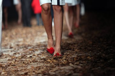 porter gösteri borna ve fils cro üzerinde kıyafetleri moda model tasarım