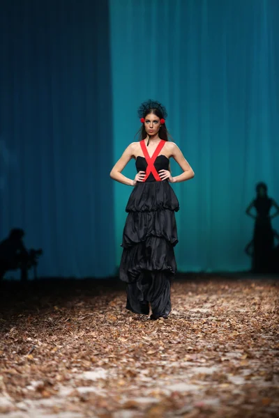 Porter gösteri borna ve fils cro üzerinde kıyafetleri moda model tasarım — Stok fotoğraf