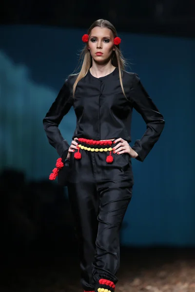 Porter gösteri borna ve fils cro üzerinde kıyafetleri moda model tasarım — Stok fotoğraf
