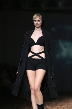 porter gösteri etna maar cro üzerinde kıyafetleri moda model tasarım