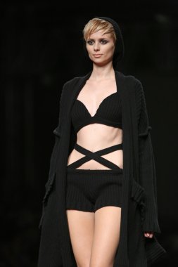 porter gösteri etna maar cro üzerinde kıyafetleri moda model tasarım