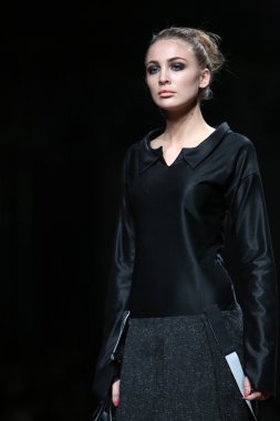 porter gösteri etna maar cro üzerinde kıyafetleri moda model tasarım