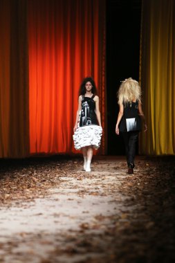 porter gösteri Madam cro demode kıyafetleri moda model tasarım