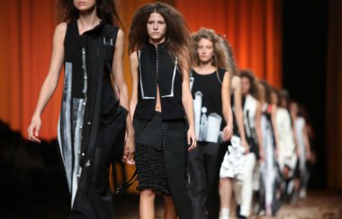 porter gösteri Madam cro demode kıyafetleri moda model tasarım