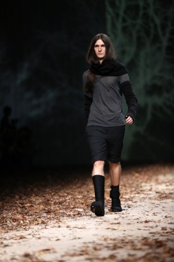 giyim eşyası manken spirir tarafından bir hamal gösteri tüberküloz cro üzerinde tarafından tasarlanan