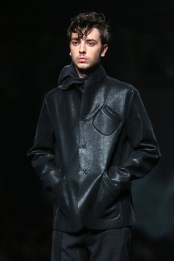 giyim eşyası manken spirir tarafından bir hamal gösteri tüberküloz cro üzerinde tarafından tasarlanan