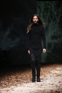 giyim eşyası manken spirir tarafından bir hamal gösteri tüberküloz cro üzerinde tarafından tasarlanan