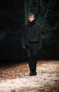 giyim eşyası manken spirir tarafından bir hamal gösteri tüberküloz cro üzerinde tarafından tasarlanan