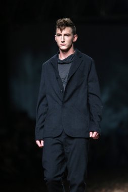 giyim eşyası manken spirir tarafından bir hamal gösteri tüberküloz cro üzerinde tarafından tasarlanan