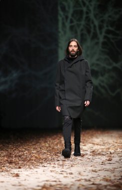 giyim eşyası manken spirir tarafından bir hamal gösteri tüberküloz cro üzerinde tarafından tasarlanan