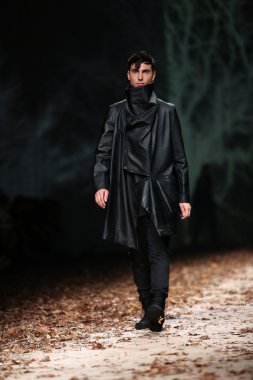 giyim eşyası manken spirir tarafından bir hamal gösteri tüberküloz cro üzerinde tarafından tasarlanan