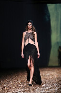 moda model linea cro porter show Özel Tasarım Giyim Eşyası