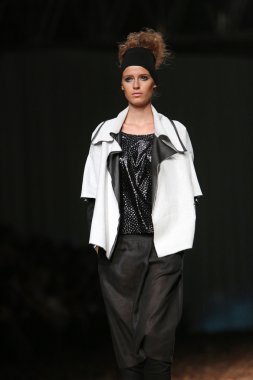 porter gösteri cro xd xenia tasarım kıyafetleri moda model tasarım