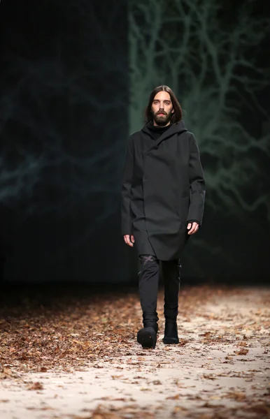 giyim eşyası manken spirir tarafından bir hamal gösteri tüberküloz cro üzerinde tarafından tasarlanan