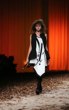 porter gösteri Madam cro demode kıyafetleri moda model tasarım