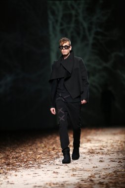 giyim eşyası manken spirir tarafından bir hamal gösteri tüberküloz cro üzerinde tarafından tasarlanan