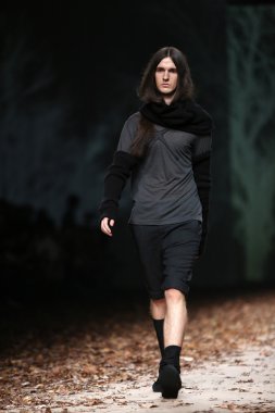 giyim eşyası manken spirir tarafından bir hamal gösteri tüberküloz cro üzerinde tarafından tasarlanan