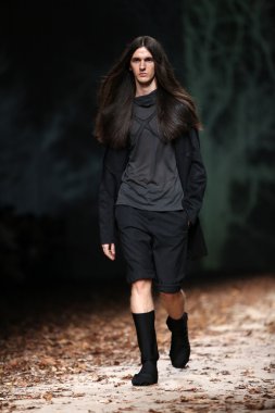 giyim eşyası manken spirir tarafından bir hamal gösteri tüberküloz cro üzerinde tarafından tasarlanan