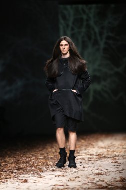 giyim eşyası manken spirir tarafından bir hamal gösteri tüberküloz cro üzerinde tarafından tasarlanan