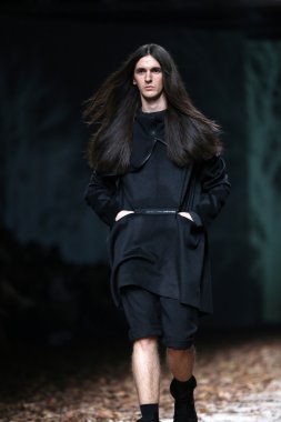 giyim eşyası manken spirir tarafından bir hamal gösteri tüberküloz cro üzerinde tarafından tasarlanan