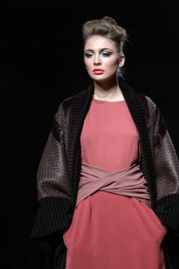 porter gösteri teo s. za mak cro üzerinde kıyafetleri moda model tasarım