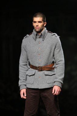 porter gösteri boris pavlin cro üzerinde kıyafetleri moda model tasarım