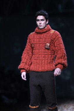 porter gösteri boris pavlin cro üzerinde kıyafetleri moda model tasarım