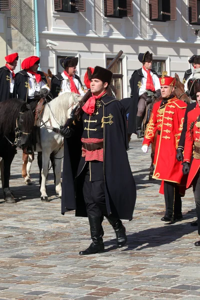 Cravat regiment tijdens een ceremonie vieren de dag stropdas — Stockfoto