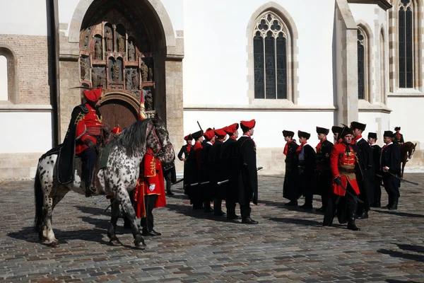 Cravat regiment tijdens een ceremonie vieren de dag stropdas — Stockfoto