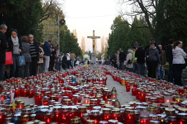 Cementerio de Zagreb Mirogoj en el Día de Todos los Santos — Foto de Stock